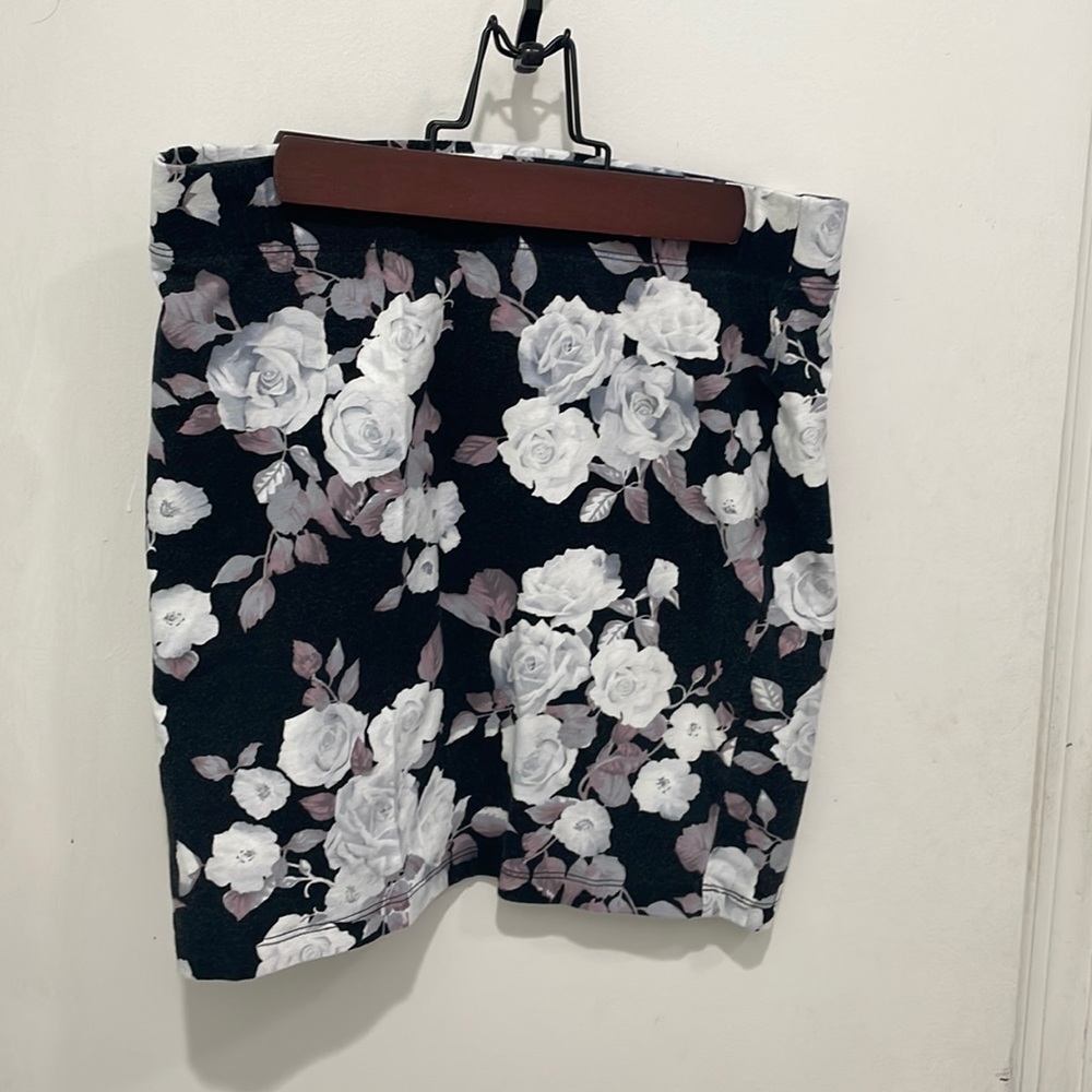 Forever 21 Floral Mini Pencil Skirt size M